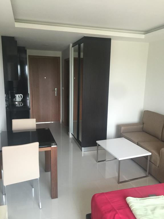 Club Royal Suites Патая Екстериор снимка